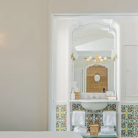 Hotel Helios - Small Luxury Of The World 5*